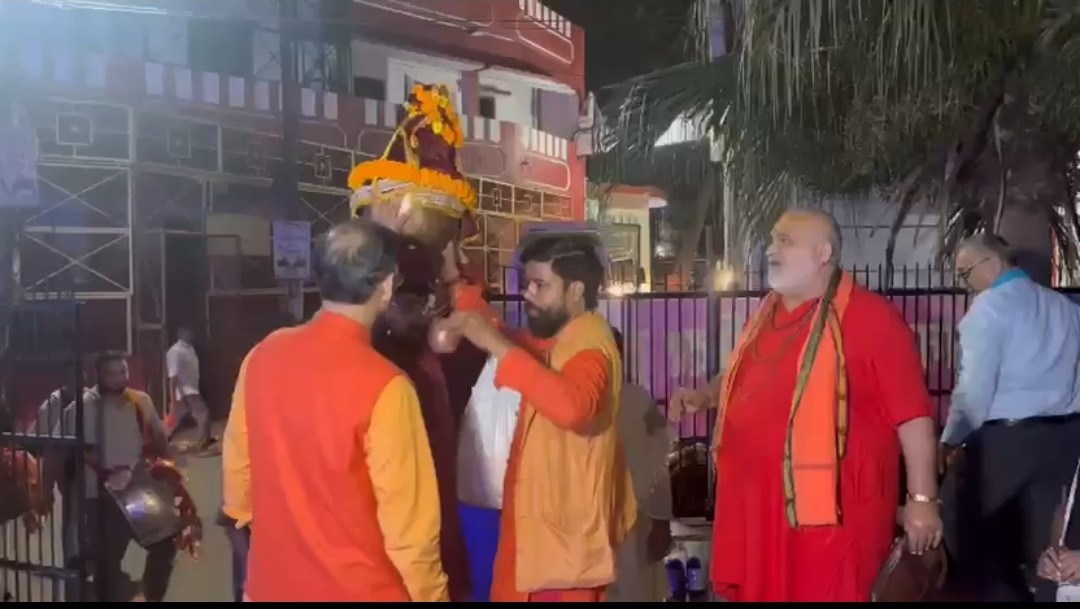 बड़ी खबर : श्री गंगोत्री  धाम से पवित्र गंगा जल पंहुचा धर्मनगरी हरिद्वार ,बस कुछ देर में रावण होगा यहाँ के लिए। आखिर कितना और कहा ,कब ? Tap कर जाने